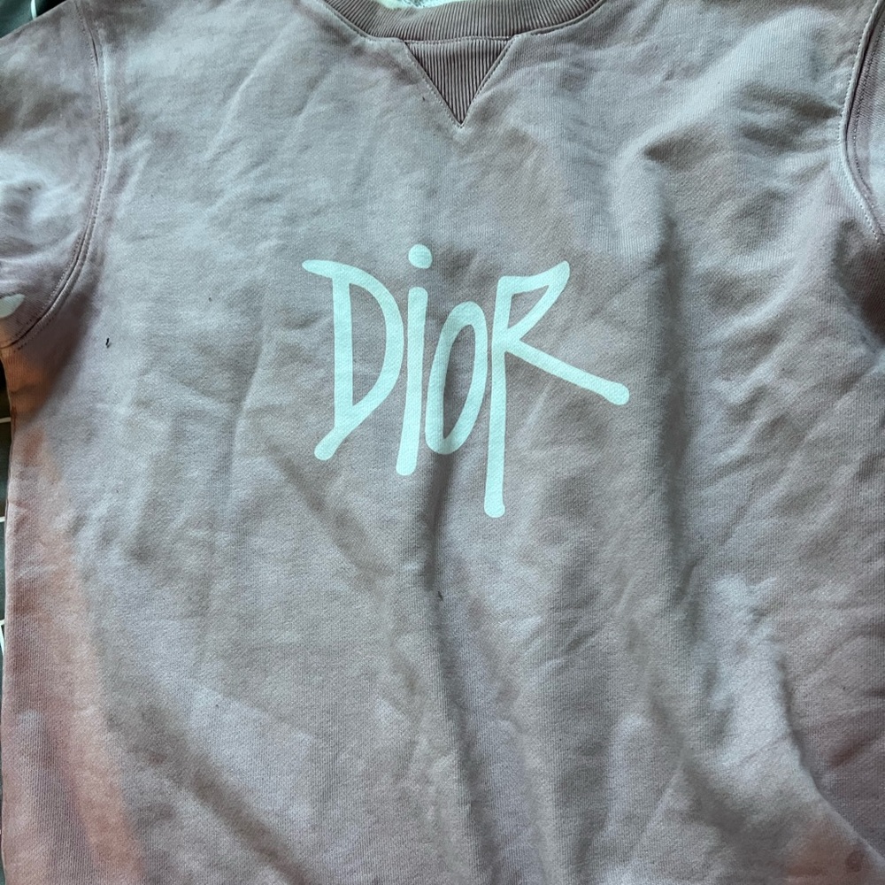 I’m selling Dior sweater size small 200